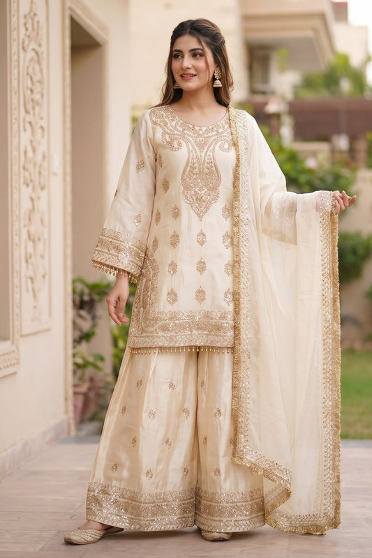 Designer Partywear-Set aus Chinon-Seide - Beige
