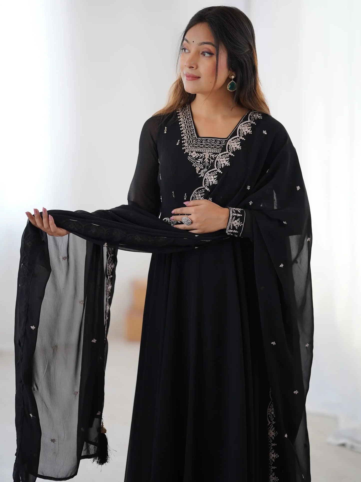 Elegantes Schwarzes Georgette-Festoutfit & Dupatta