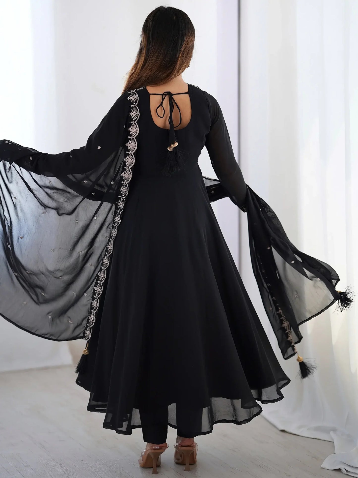 Elegantes Schwarzes Georgette-Festoutfit & Dupatta