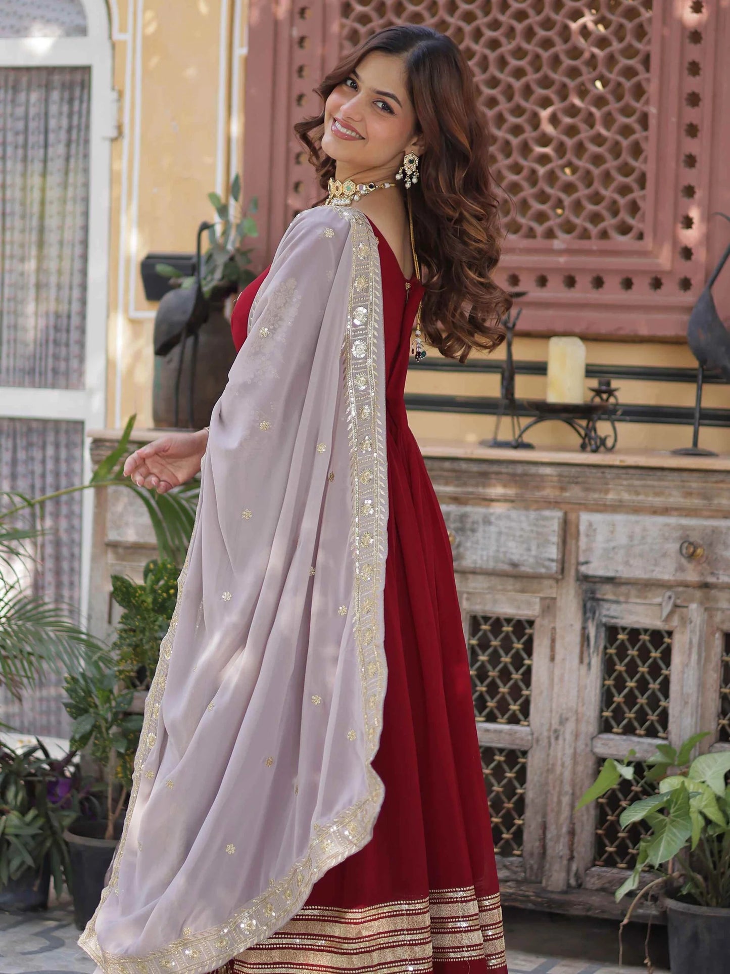 Atemberaubendes Rotes Georgette Anarkali