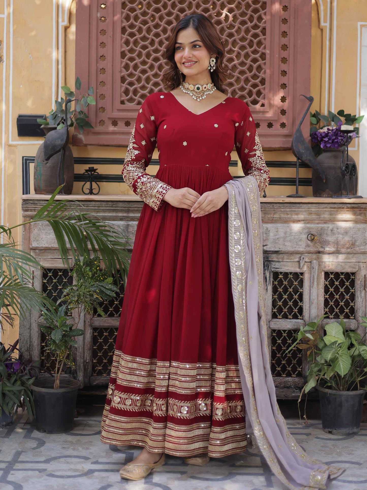 Atemberaubendes Rotes Georgette Anarkali