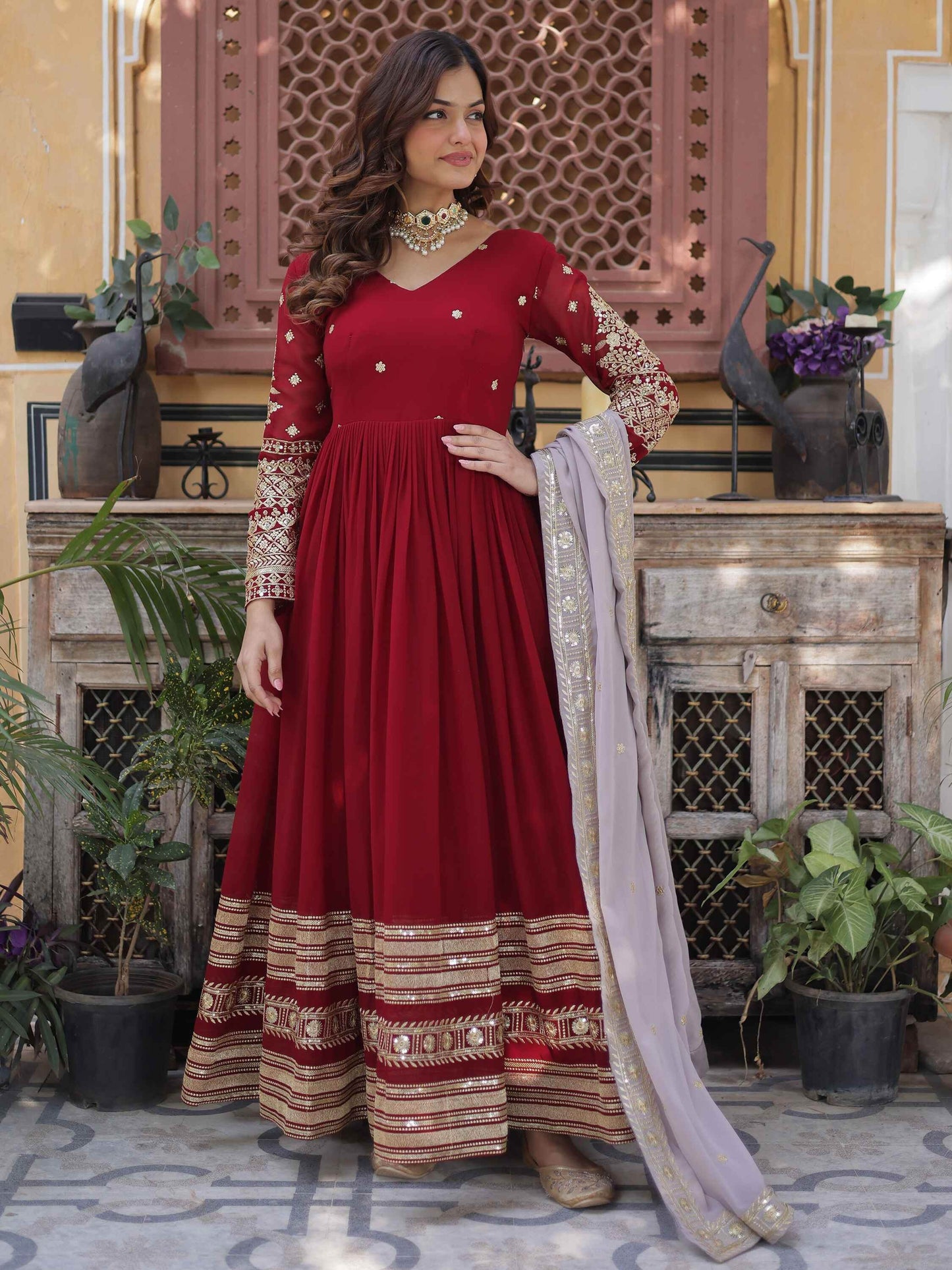 Atemberaubendes Rotes Georgette Anarkali