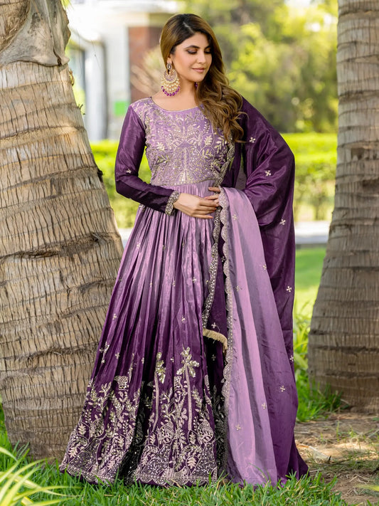 Violettfarbenes Chinon Anarkali