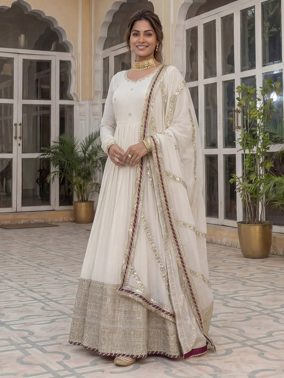 Elegantes Weißes Georgette Anarkali
