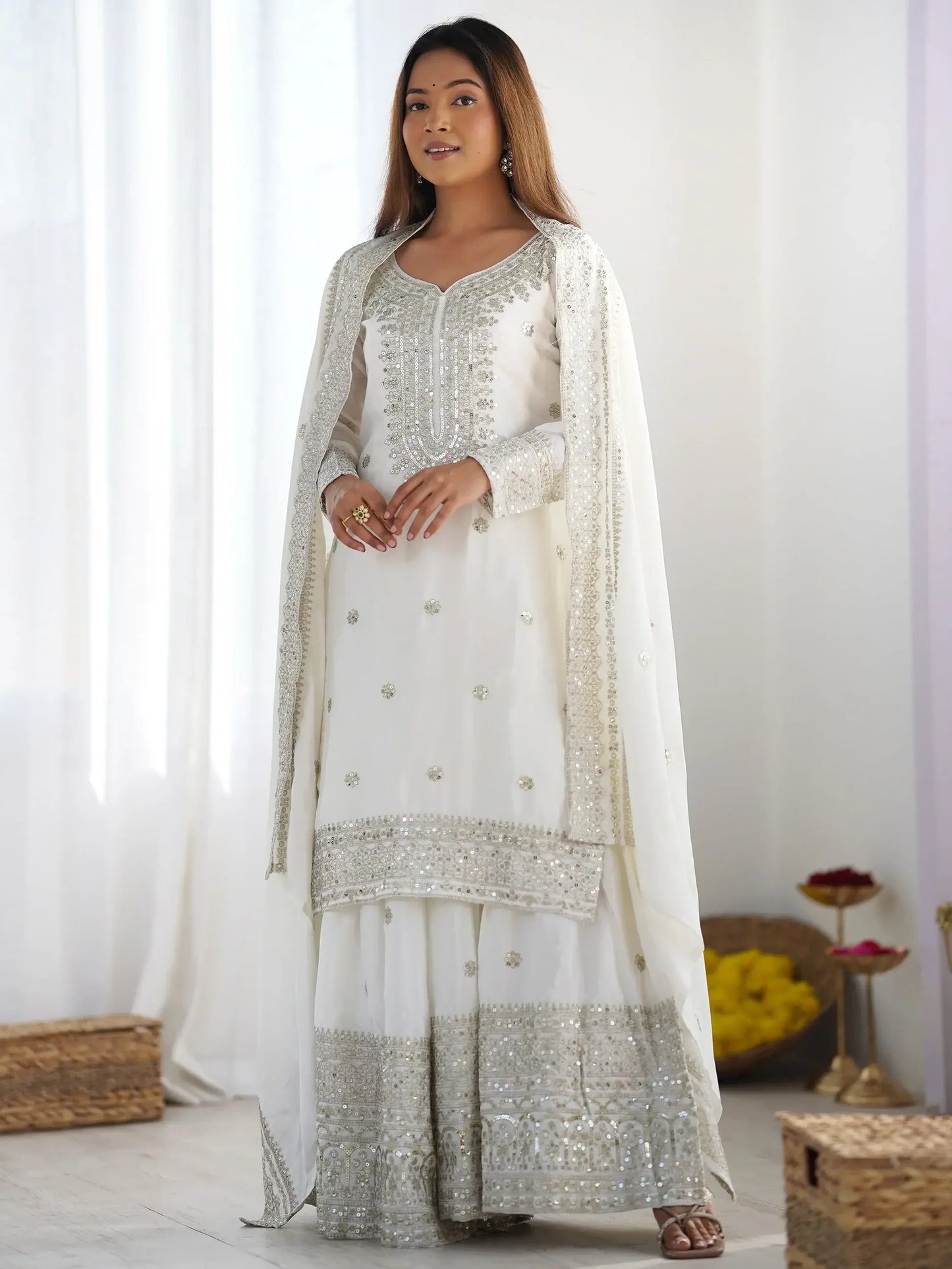 Elegantes Offwhite/gold Chinon Sharara Set
