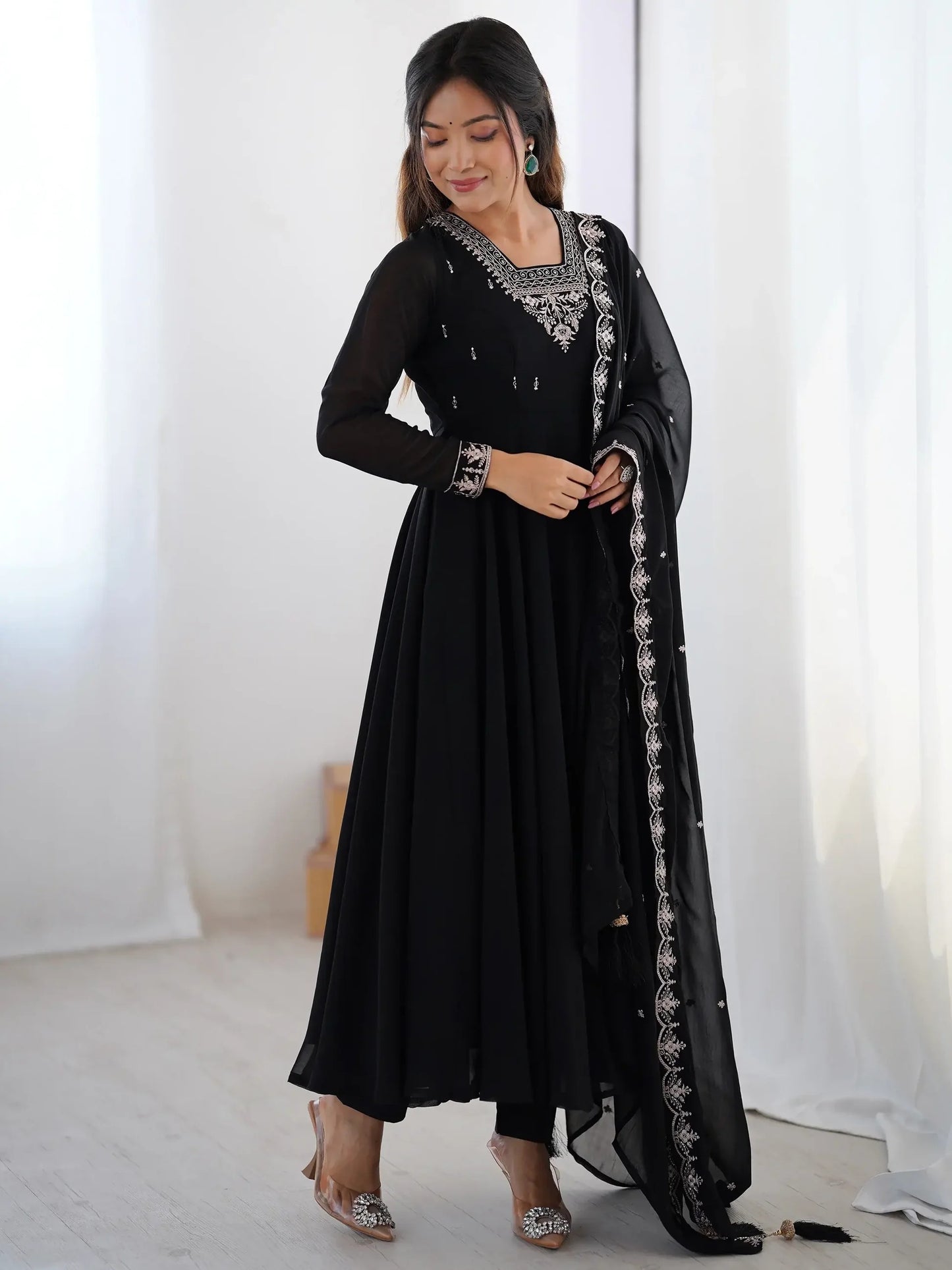 Elegantes Schwarzes Georgette-Festoutfit & Dupatta