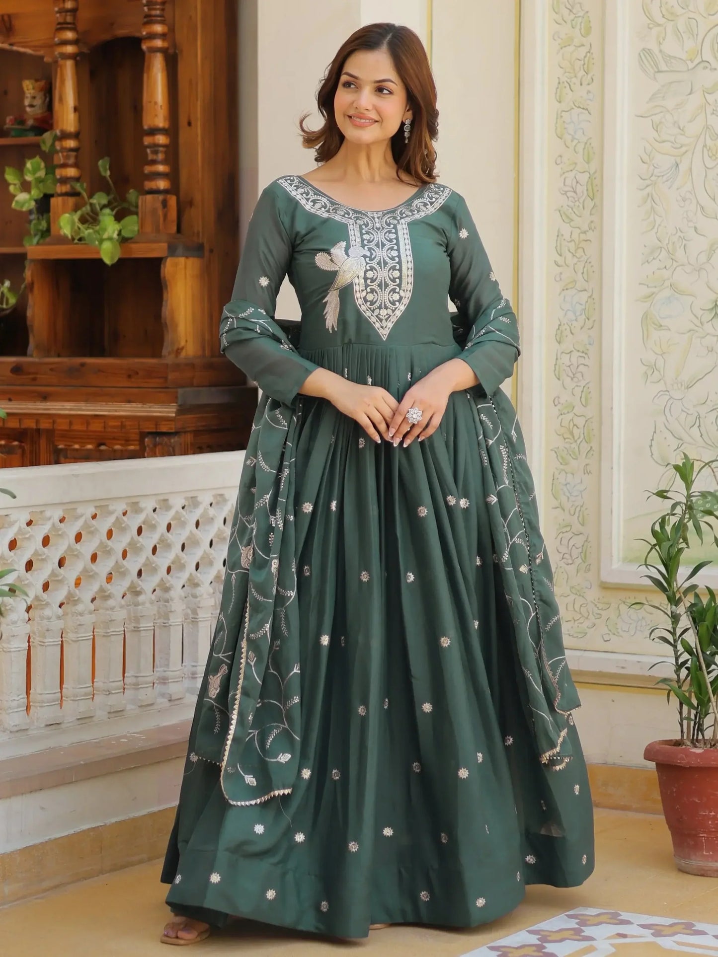 Elegantes Grünes Georgette Anarkali