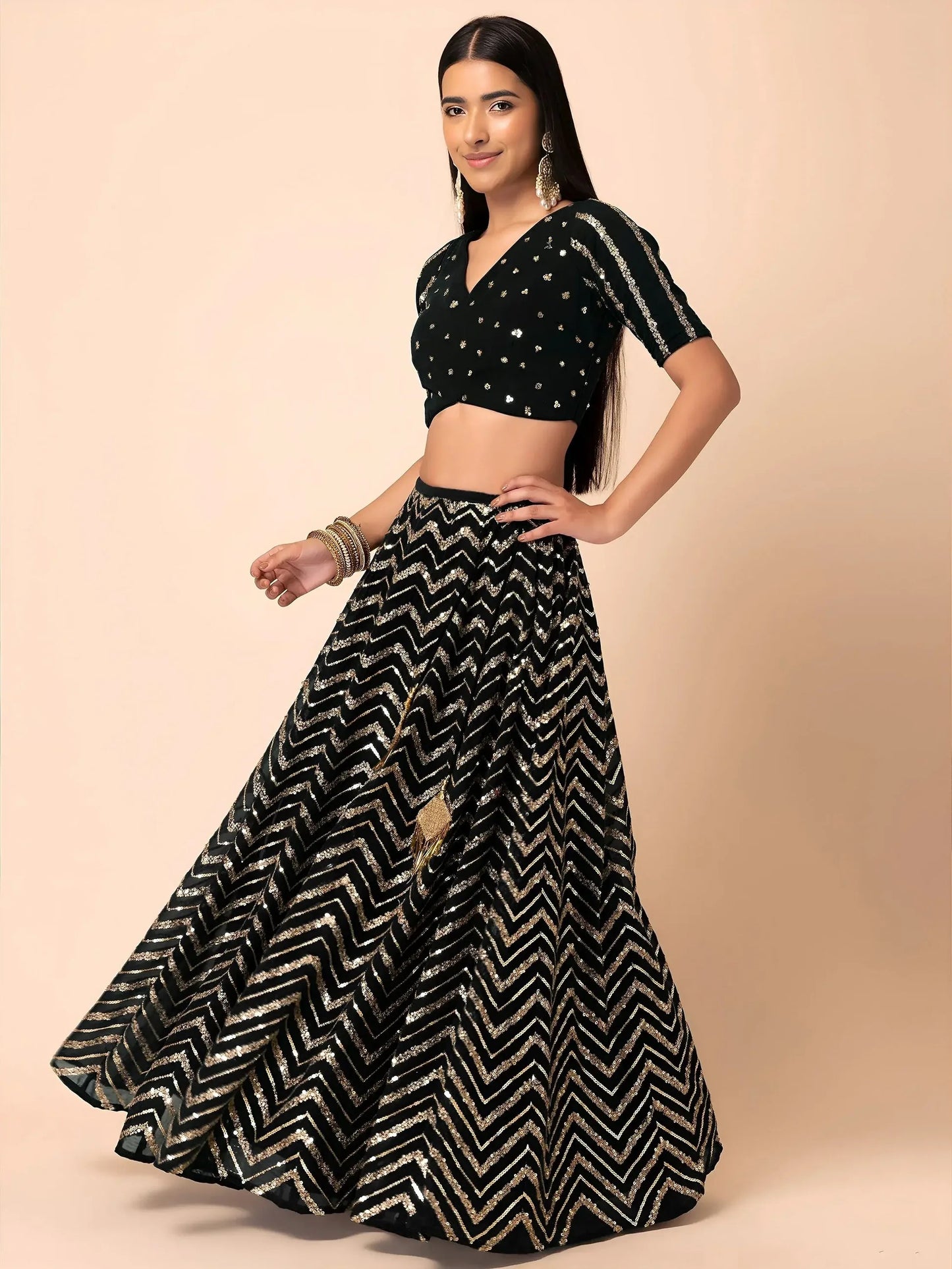 Black Embroided Georgette Lehenga Choli mit Net Dupatta