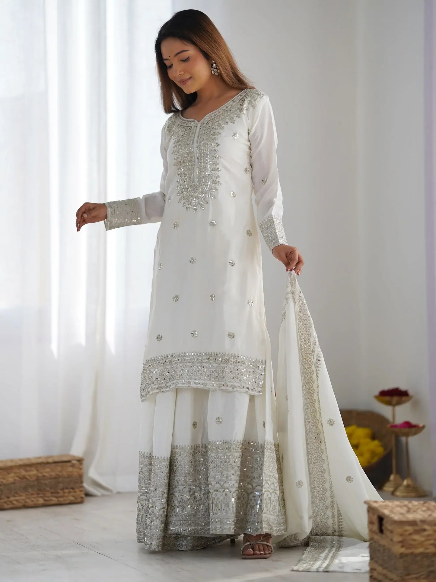 Elegantes Offwhite/gold Chinon Sharara Set