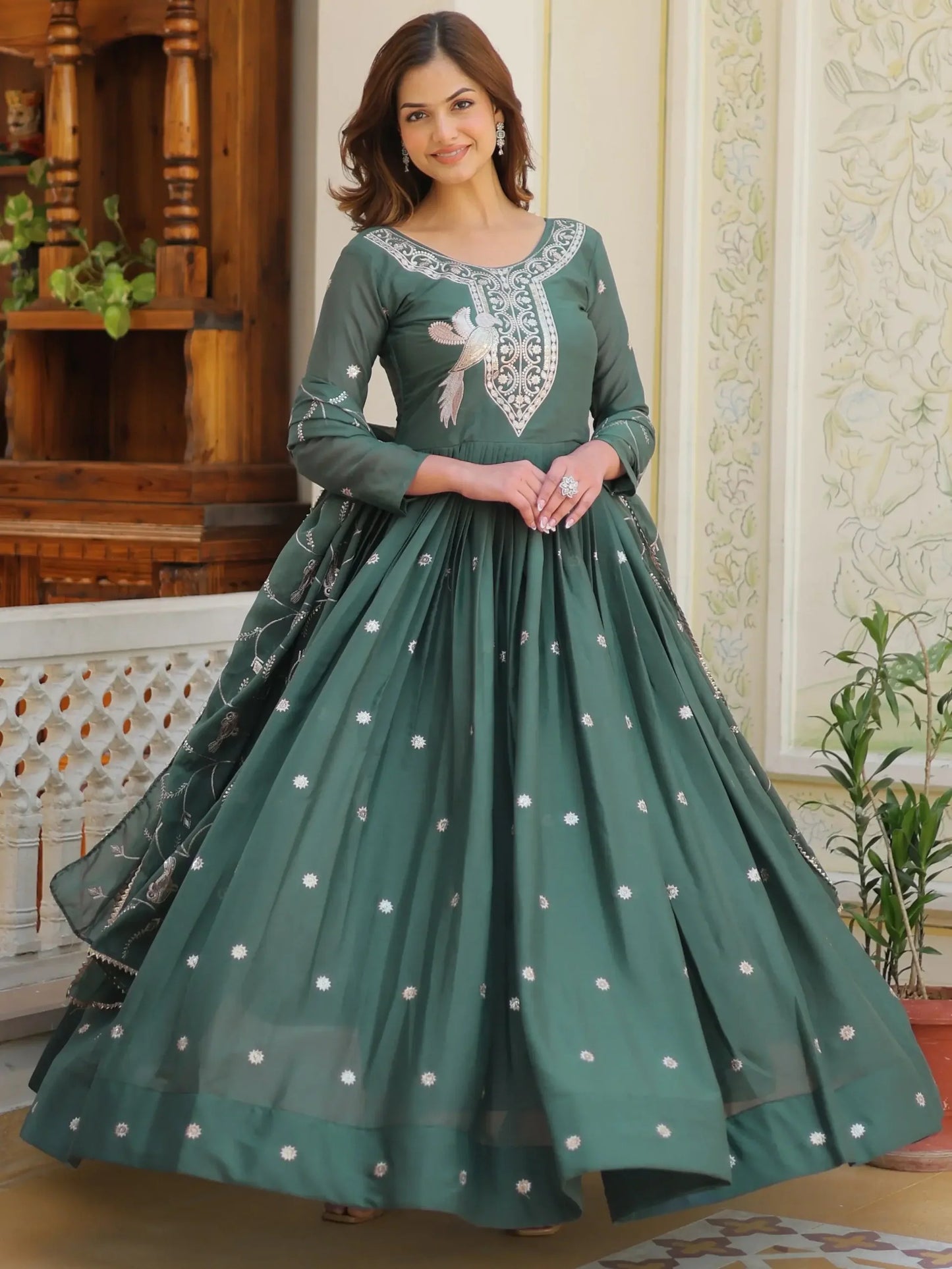 Elegantes Grünes Georgette Anarkali