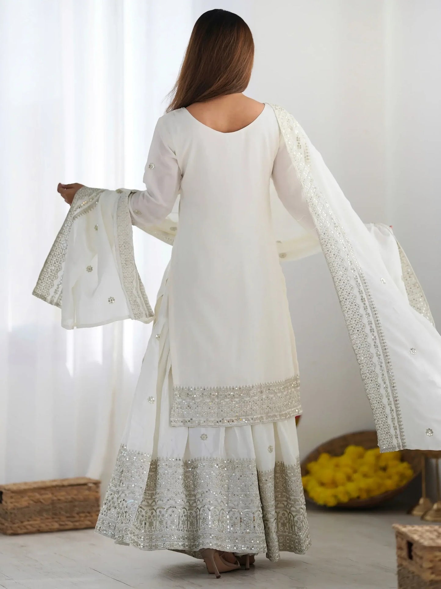 Elegantes Offwhite/gold Chinon Sharara Set