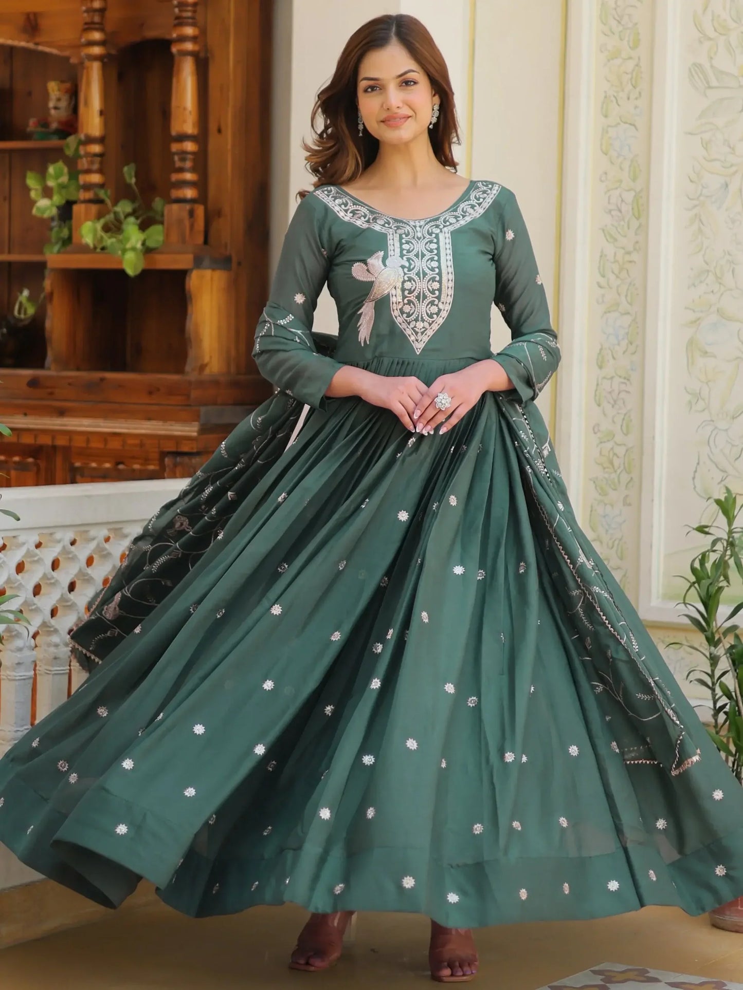 Elegantes Grünes Georgette Anarkali