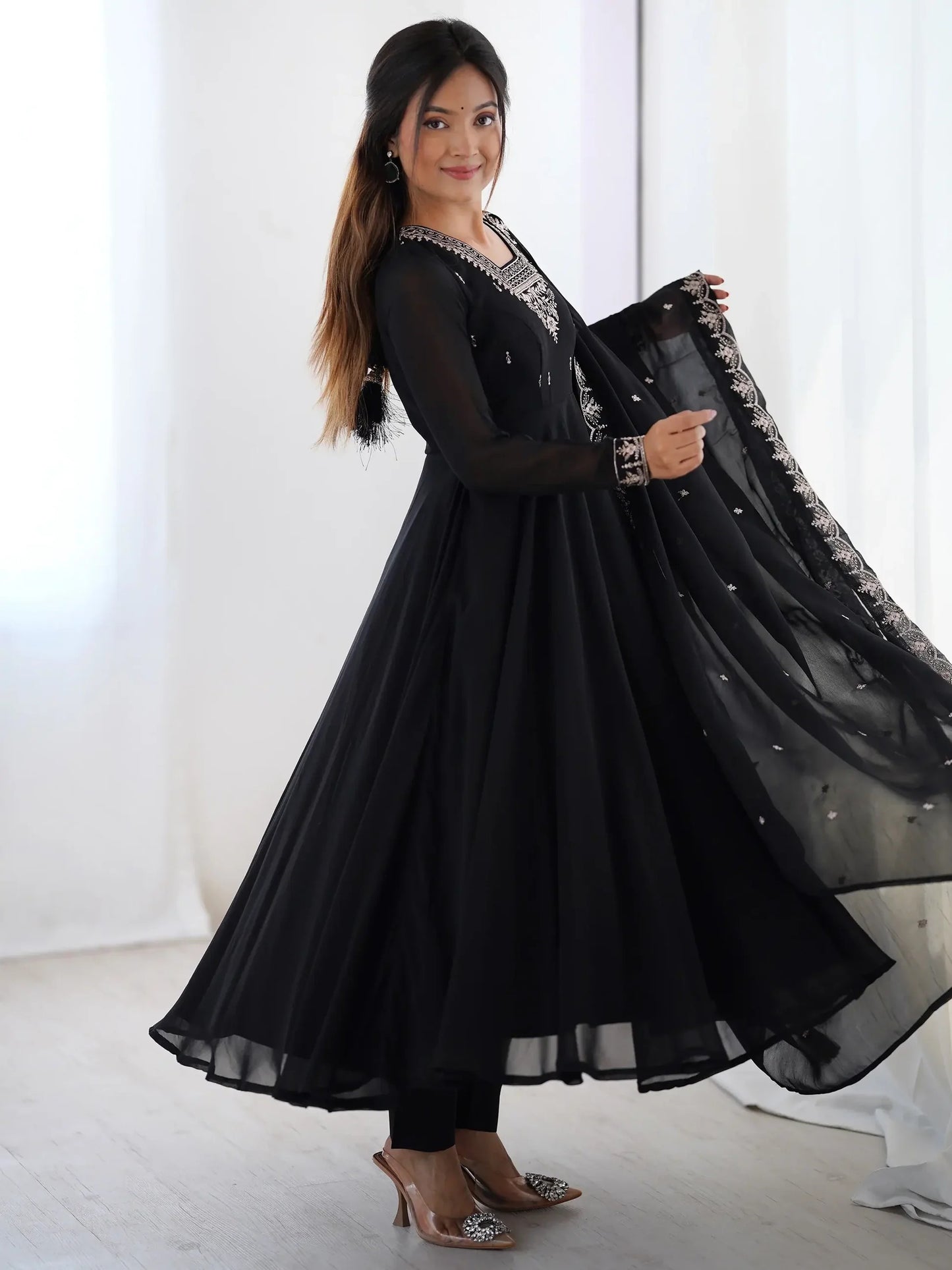 Elegantes Schwarzes Georgette-Festoutfit & Dupatta