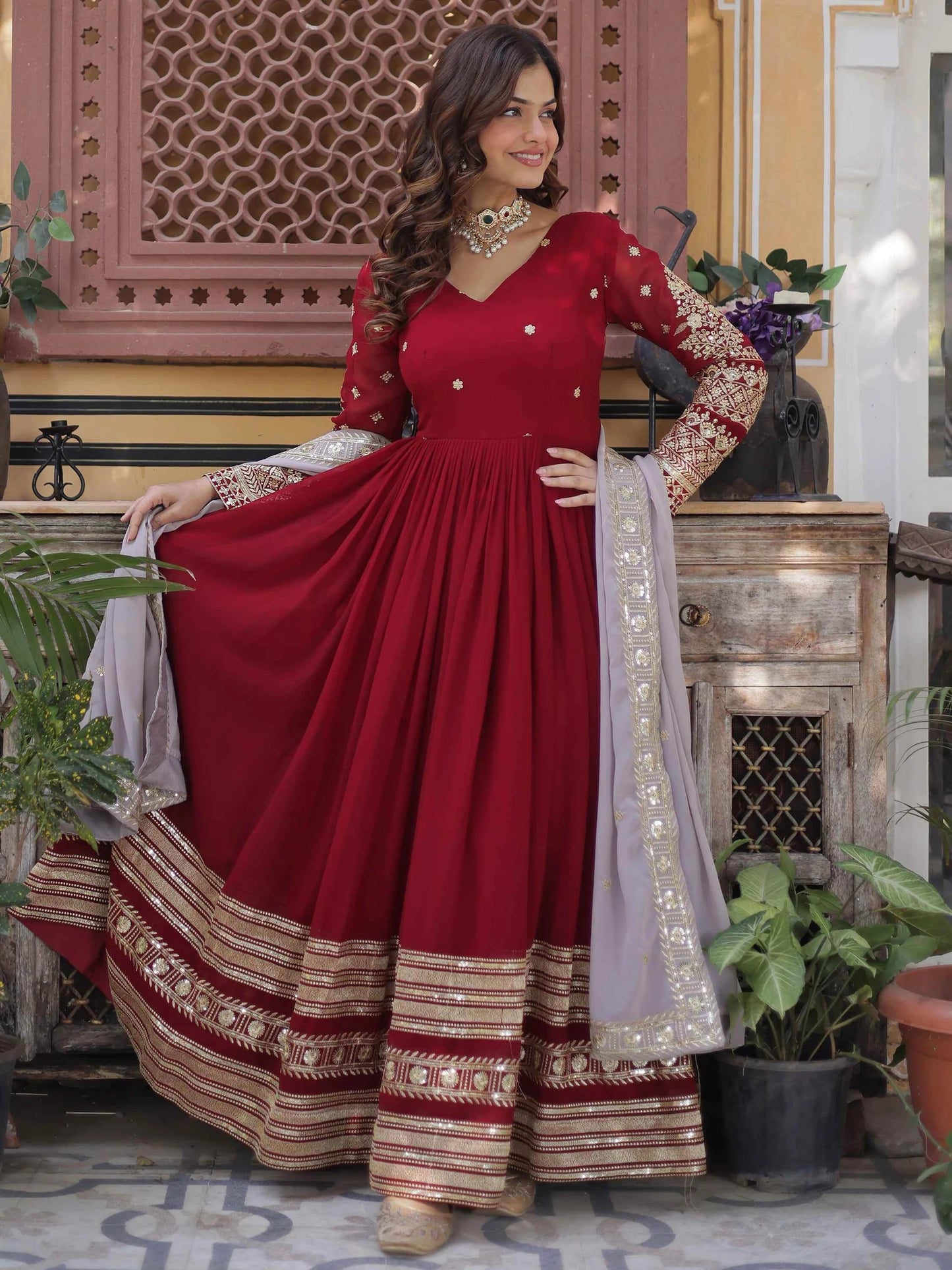 Atemberaubendes Rotes Georgette Anarkali