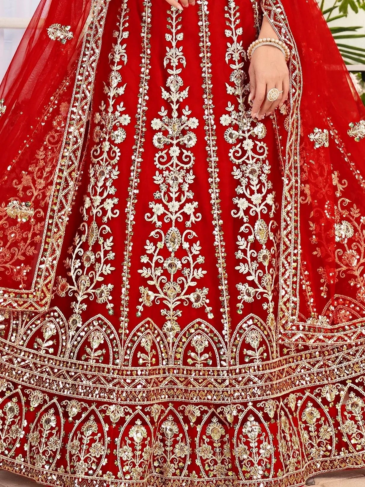 Rotes Net Sequins Work Lehenga Choli