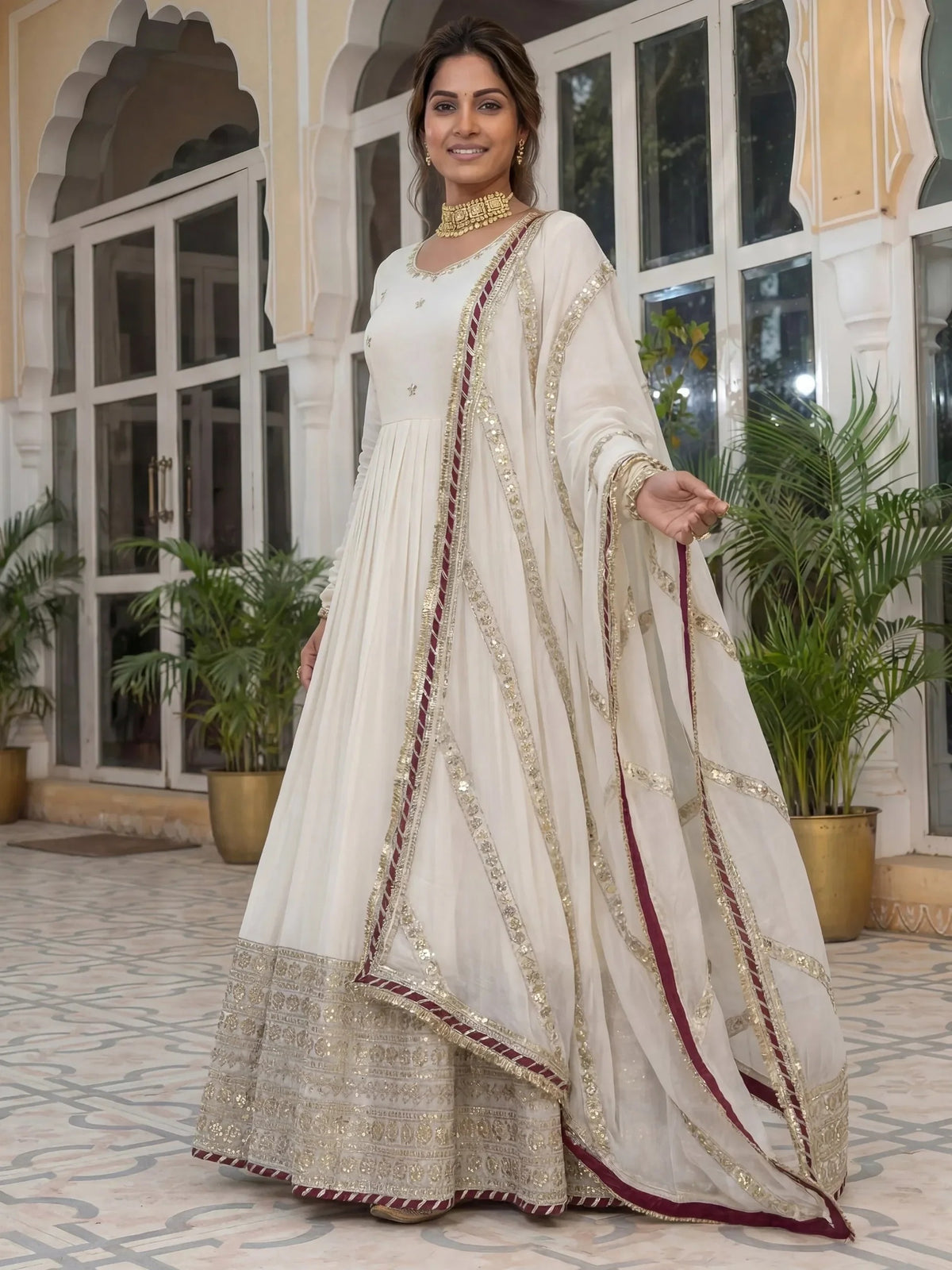Elegantes Weißes Georgette Anarkali