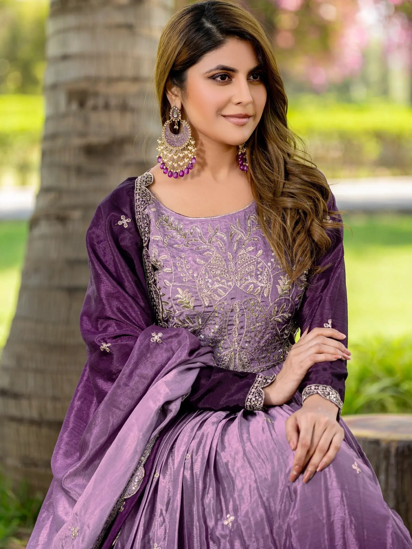 Violettfarbenes Chinon Anarkali