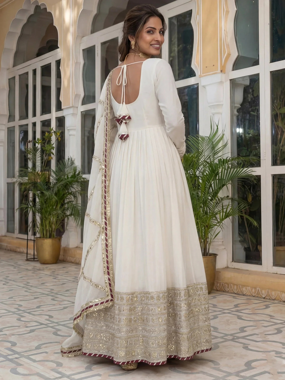 Elegantes Weißes Georgette Anarkali