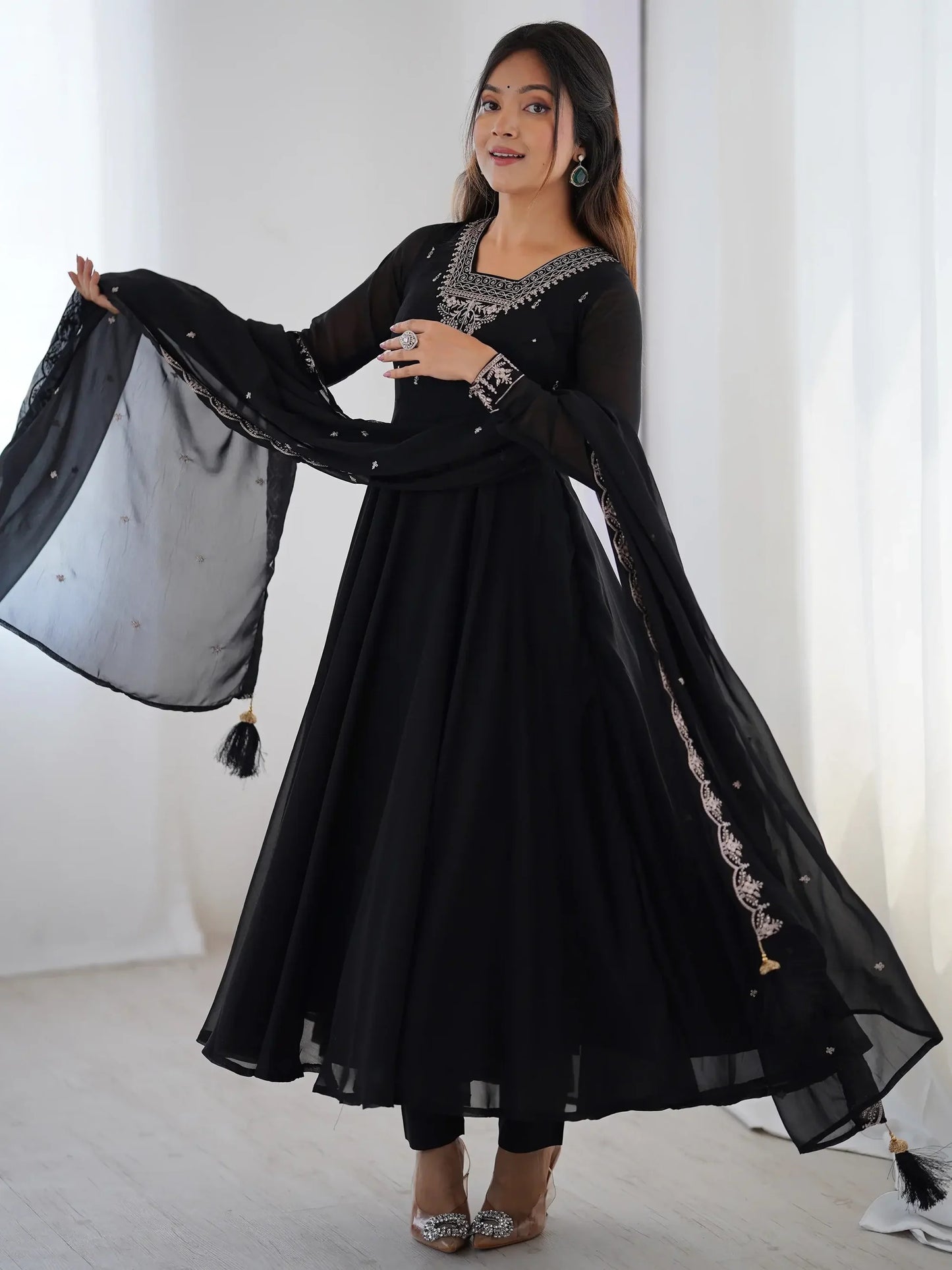 Elegantes Schwarzes Georgette-Festoutfit & Dupatta