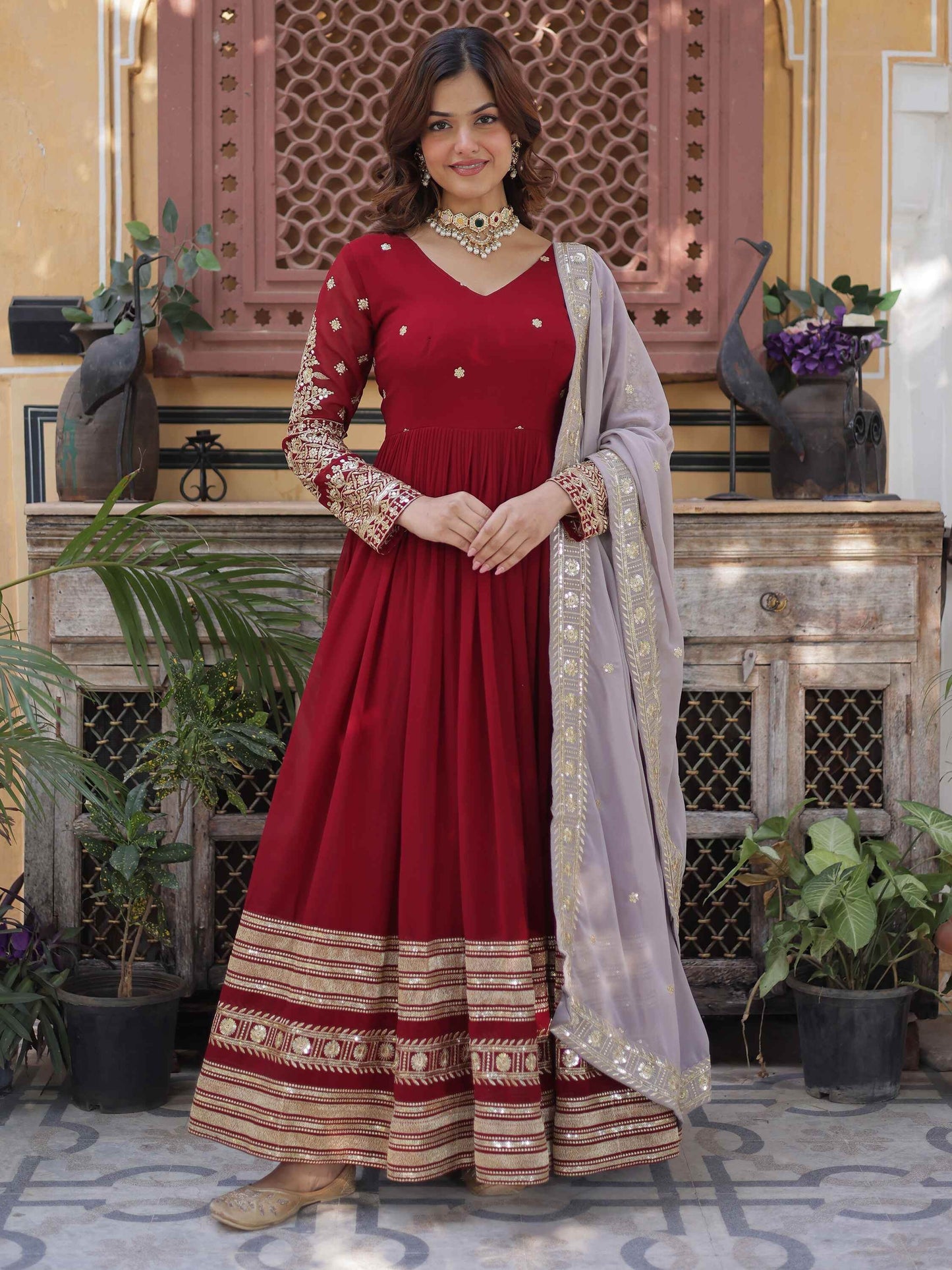Atemberaubendes Rotes Georgette Anarkali