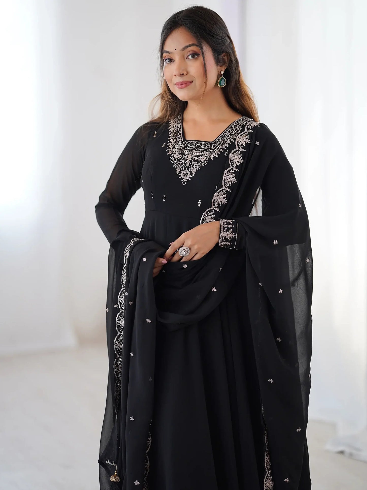 Elegantes Schwarzes Georgette-Festoutfit & Dupatta