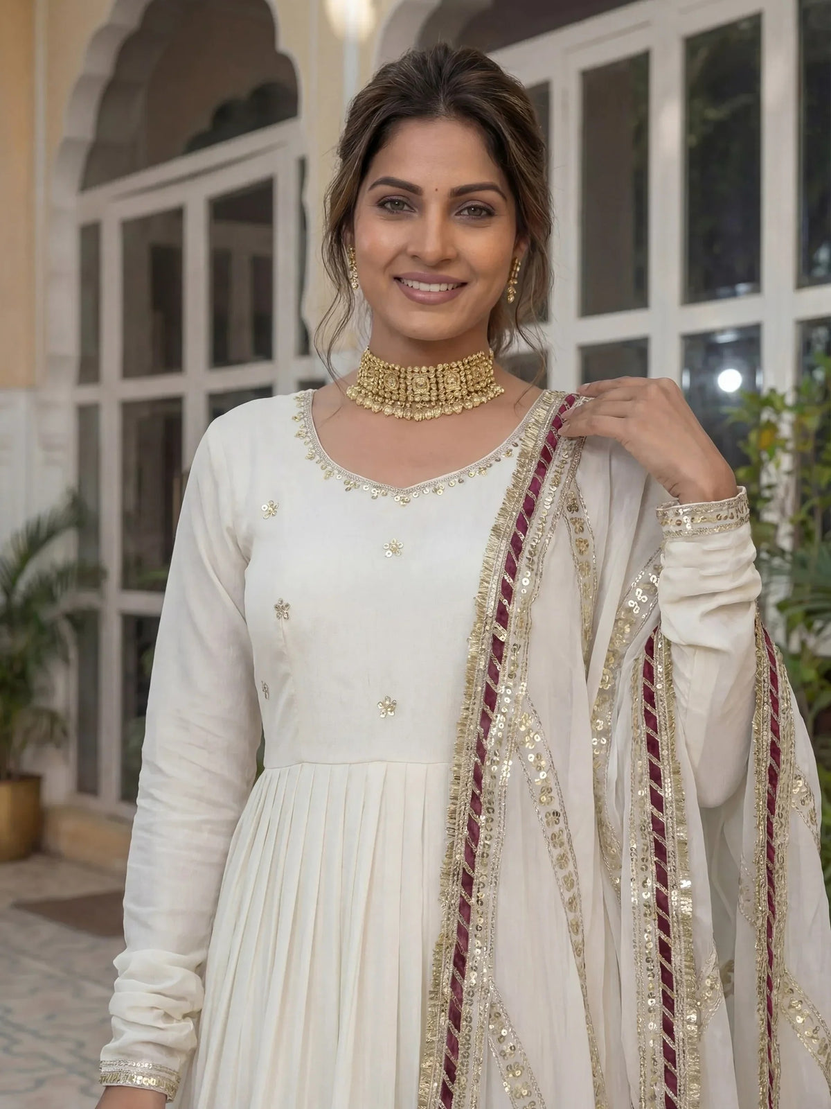 Elegantes Weißes Georgette Anarkali
